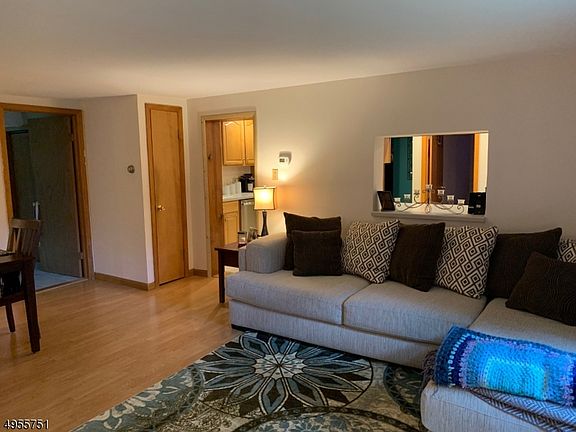 5th image of 5 Williams Ln