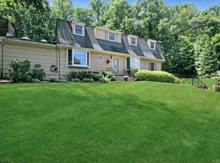 26 Deer Lawn Ct, Oakland, NJ 07436