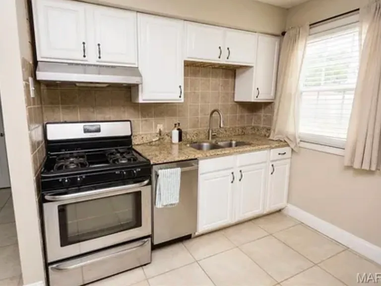 1327 Kraft St — Photo 5