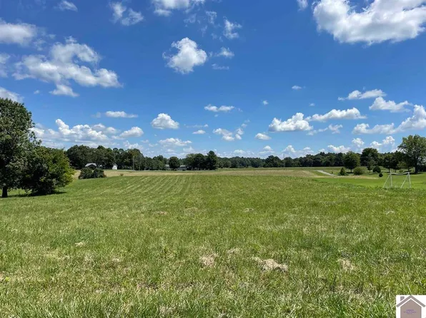 215 Commodore Ln, Benton, KY 42025