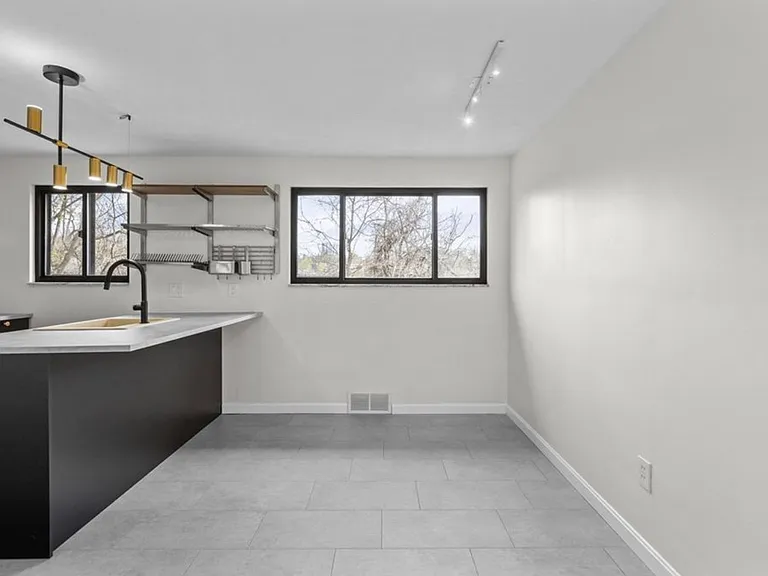 548B Firethorne Dr — Photo 2