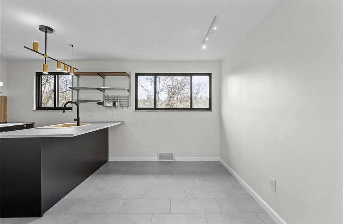 Building Photo - 548B Firethorne Dr