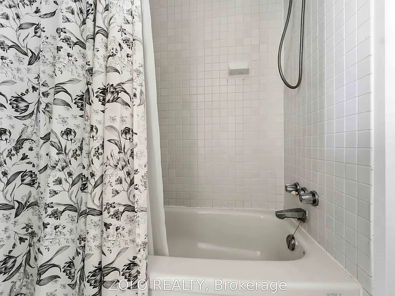 2759 Carousel Cres #501 — Photo 18