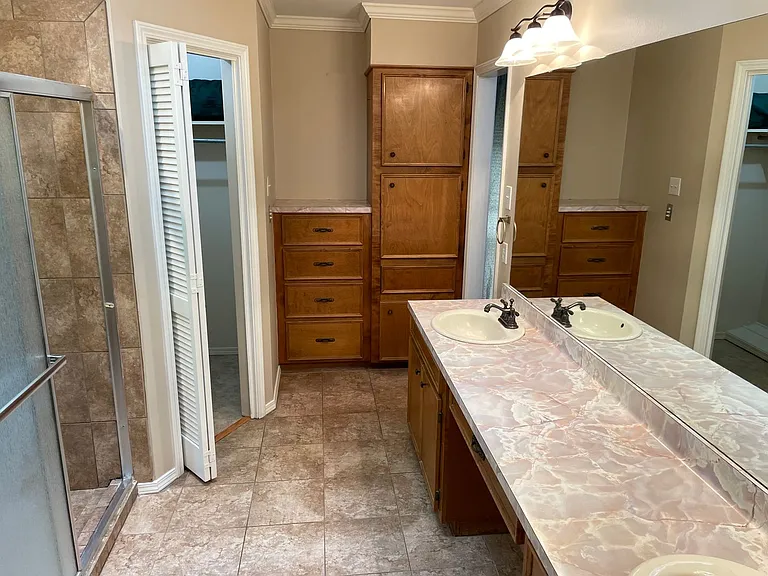 5604 Kenilworth Cir — Photo 14
