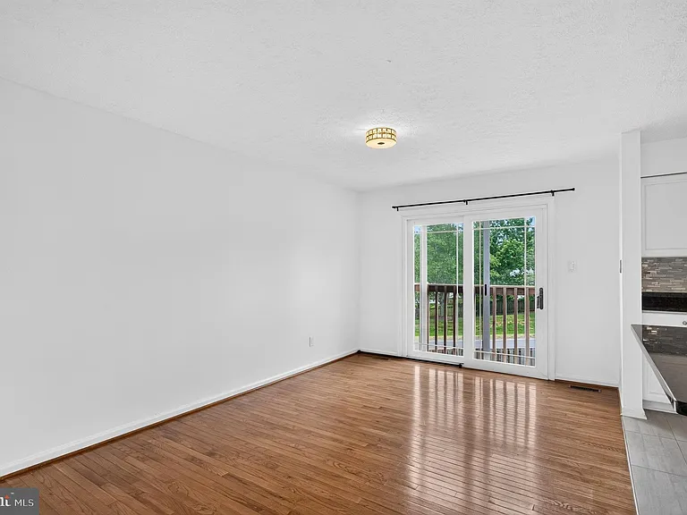 13296 Hollinger Ave — Photo 22