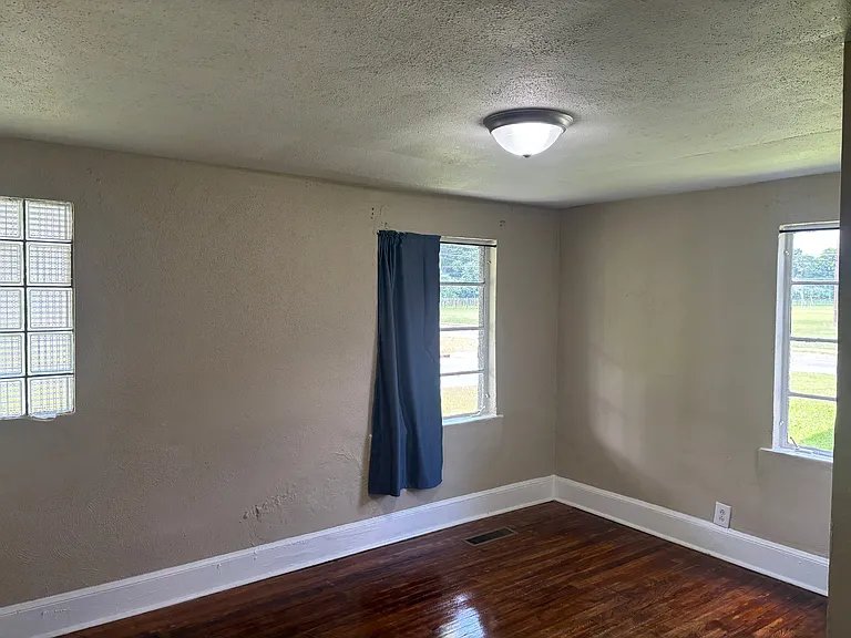 1102 Crawford St — Photo 25
