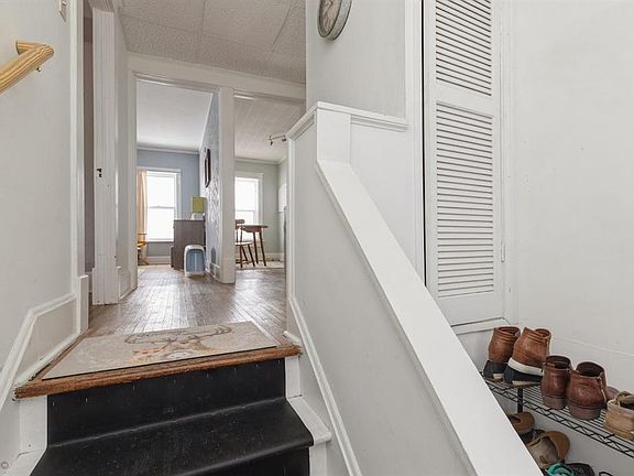 3rd image of 317-319 E 20th St #317