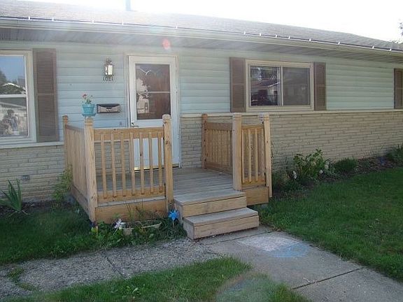 2nd image of 1021 N Main St