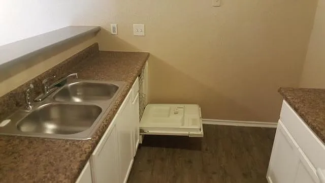2007 Carousel Dr — Photo 5