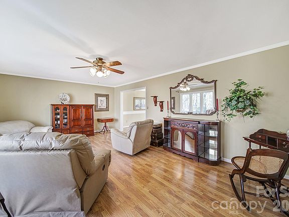 5th image of 501 Mountainbrook Rd