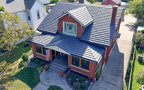2nd image of 207 N Main St