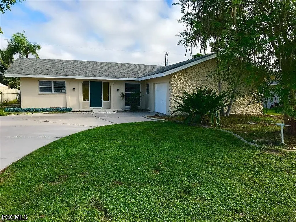 3 bed, 2.0 bath, 1390 sqft, $1,950 — Photo 1
