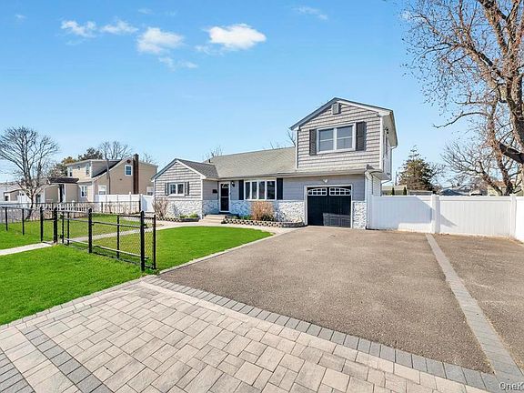 4th image of 221 Cedar Court