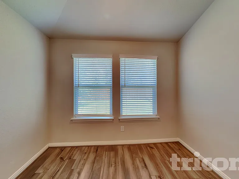 13658 Paxton Blvd — Photo 4