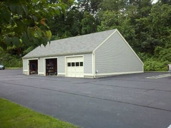 3rd image of 75 Manorwood Dr