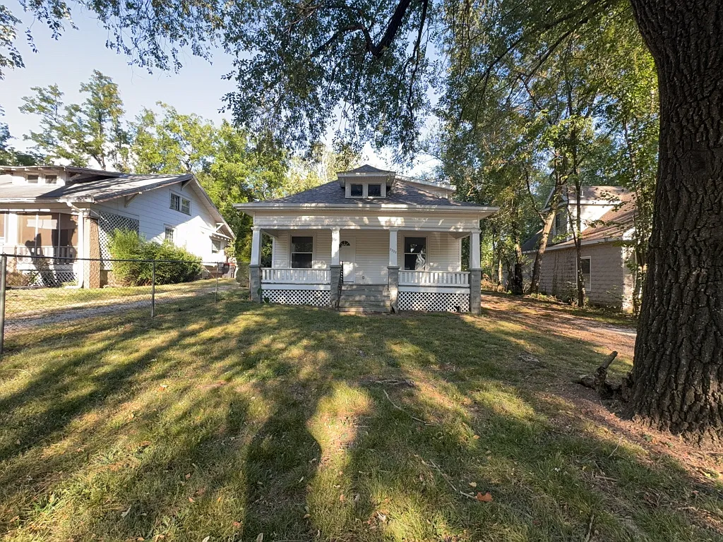 3 bed, 1250 sqft, $1,095 — Photo 1