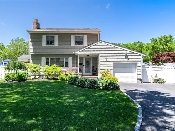 19 Sycamore Street, Melville, NY 11747