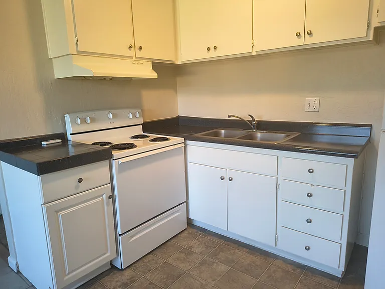 Laurel Village — Photo 12