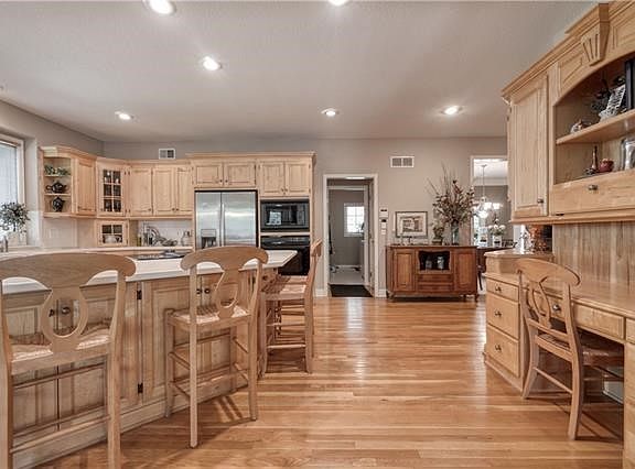 3rd image of 4805 W 148th St