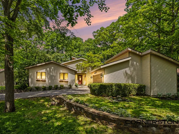 2111 Northridge Dr NE, Grand Rapids, MI 49525