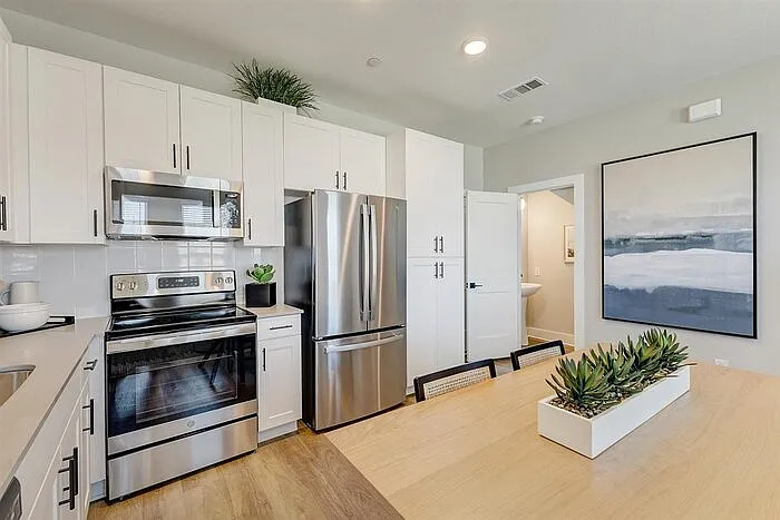 3901 Constantine Dr — Photo 8