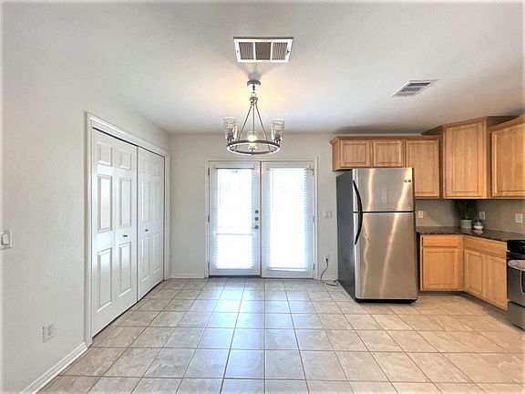 5th image of 205 College St #B