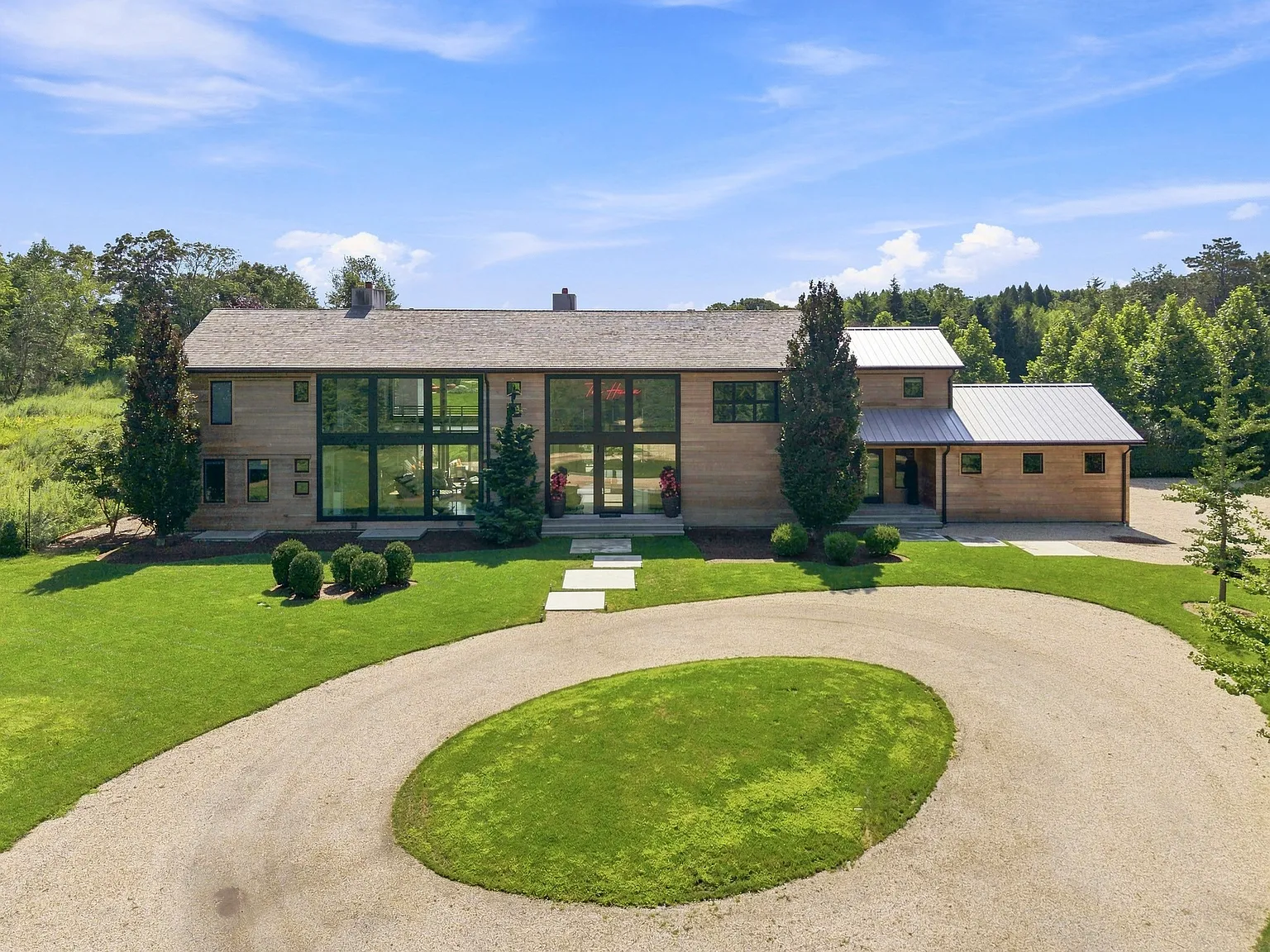 Stunner in Sagaponack — Photo 1