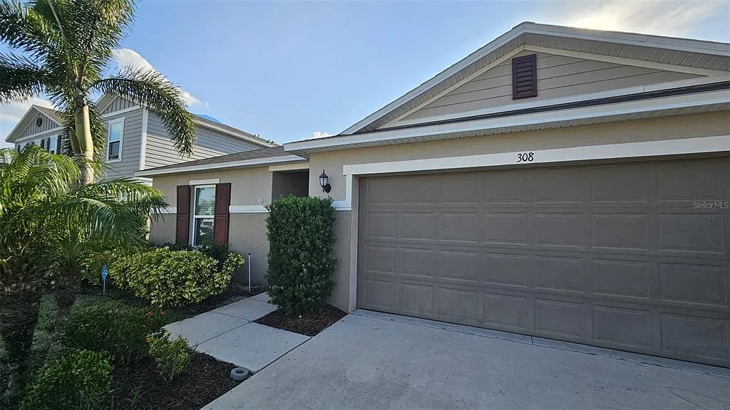 4 bed, 2.0 bath, 1717 sqft, $2,250 — Photo 1