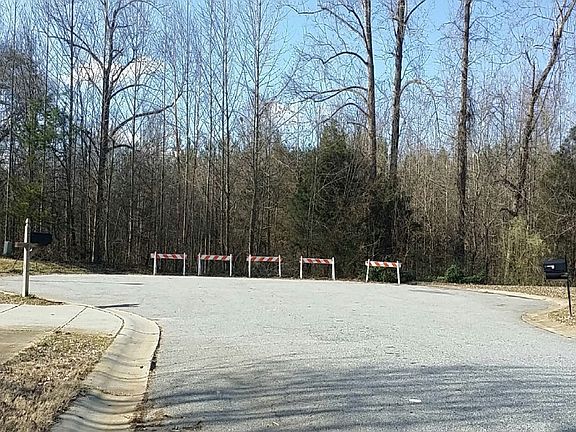 5th image of 207 Wolf Creek Ln
