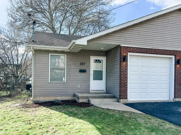 257 Ellen St #257, Sycamore, IL 60178