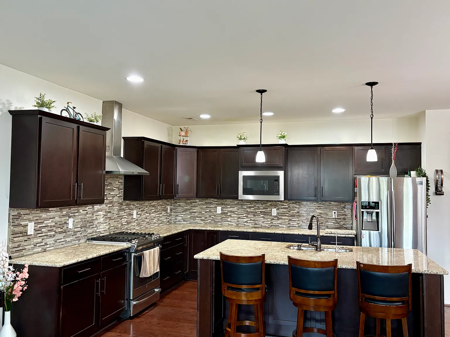 4 bed, 3.5 bath, 2439 sqft, $3,099 — Photo 4