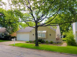 6651 Fernwood Dr, Lisle, IL 60532