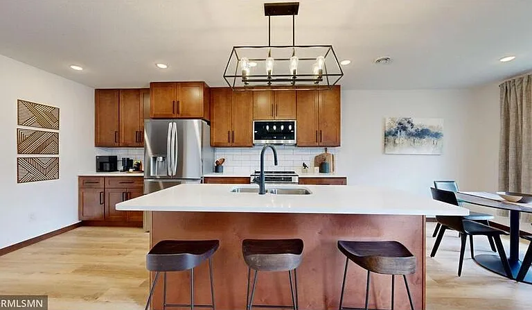 18001 Walnut Cir — Photo 3