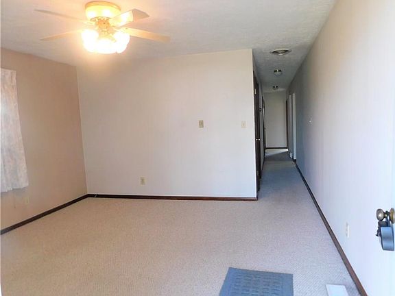 3rd image of 923 E North St