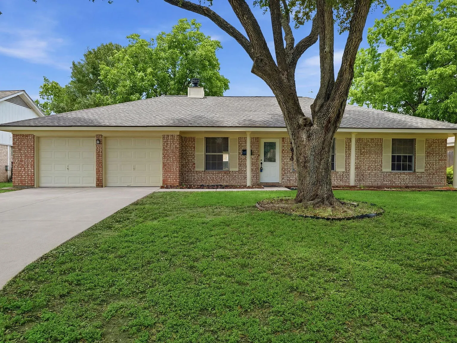 3 bed, 2.0 bath, 1534 sqft, $2,100 — Photo 2