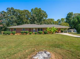 2860 Pinecrest Dr, Gainesville, GA 30504