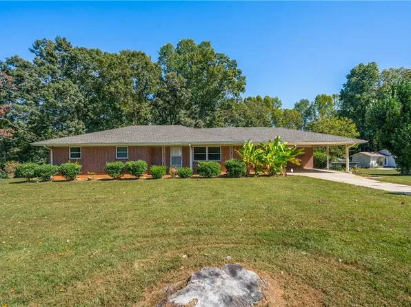2860 Pinecrest Dr, Gainesville, GA 30504