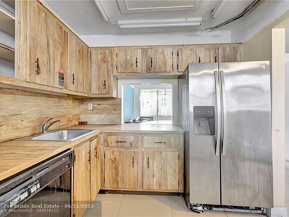 3rd image of 8411 Lagos De Campo Blvd APT U105