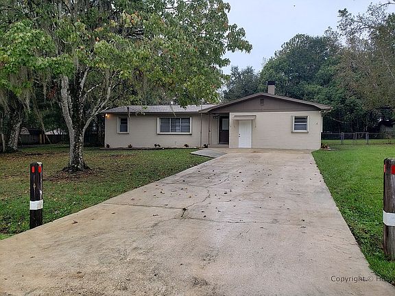 3rd image of 907 Whiteway Dr