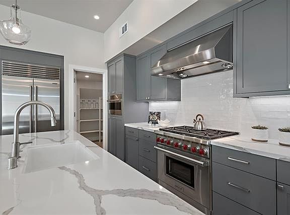 5th image of 810 W Olive Ave