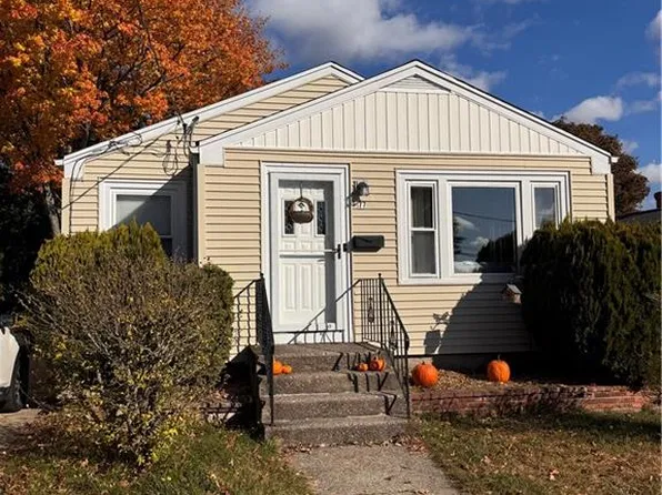 77 Edgeworth Ave, Providence, RI 02904