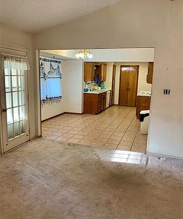 3rd image of 257 Greensprings St
