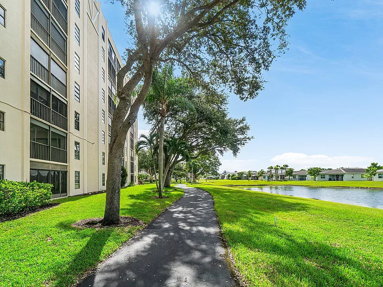 7290 Kinghurst Dr #106 — Photo 36