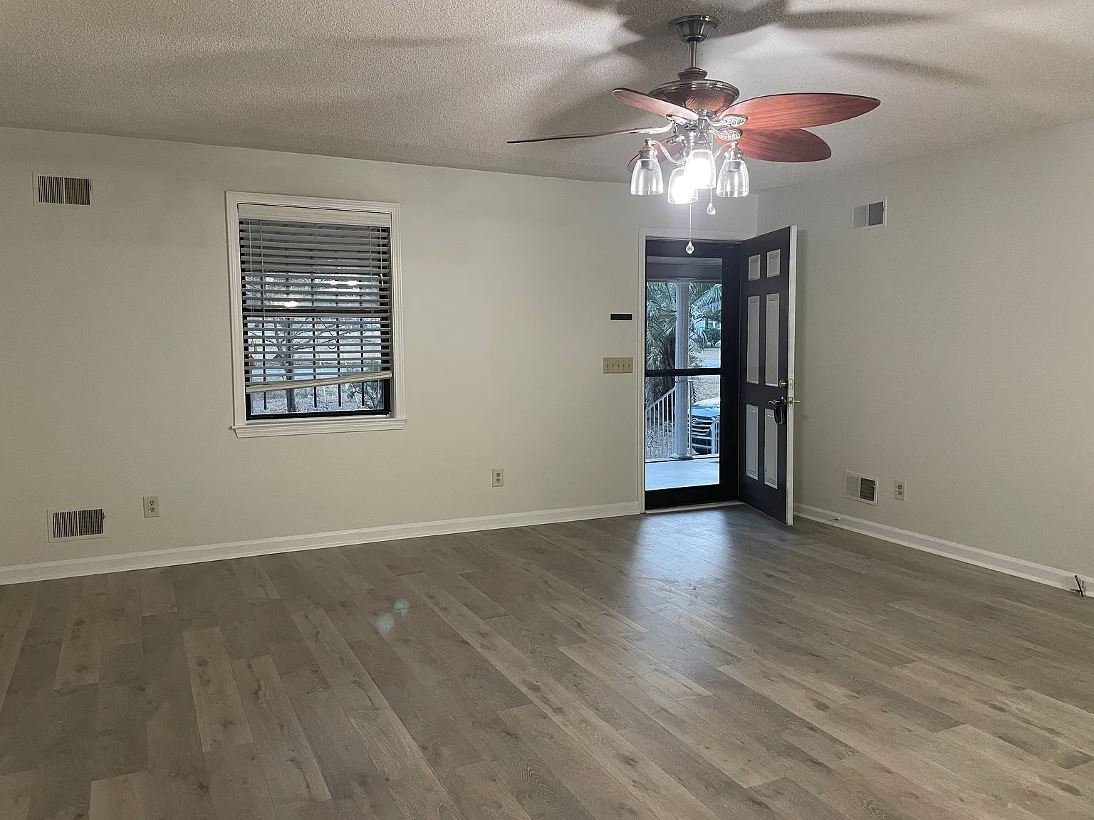 913 Lorick Rd — Photo 4