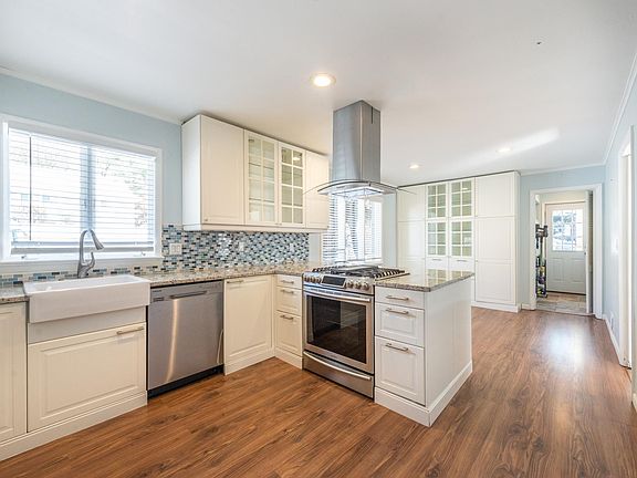4th image of 18 Devon Dr