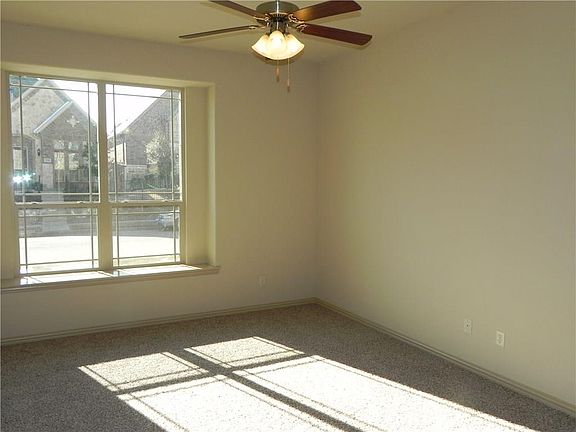4th image of 219 Carrington Ln