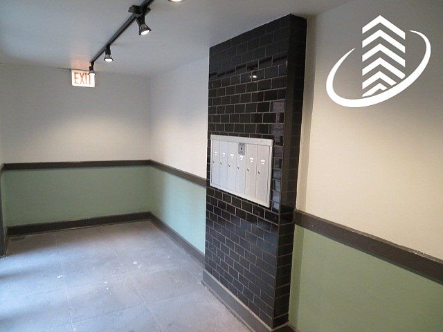 1st image of 845-55 W Agatite Ave #3W