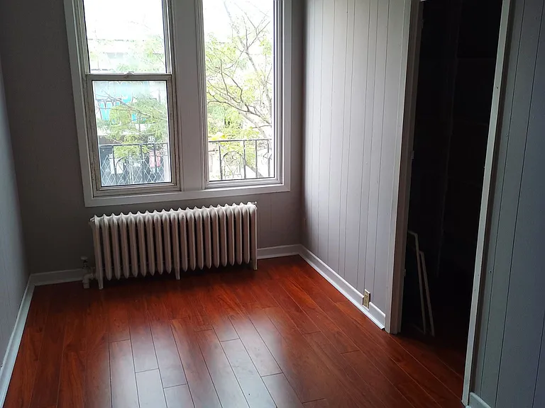26 Simcoe St N — Photo 12
