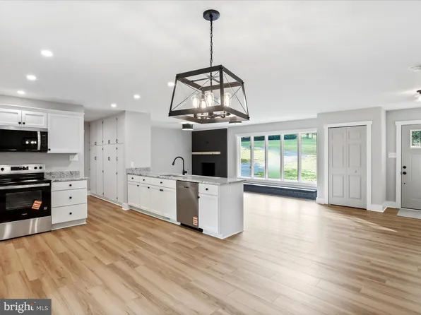 64 Sarah Ann Ln, Berkeley Springs, WV 25411