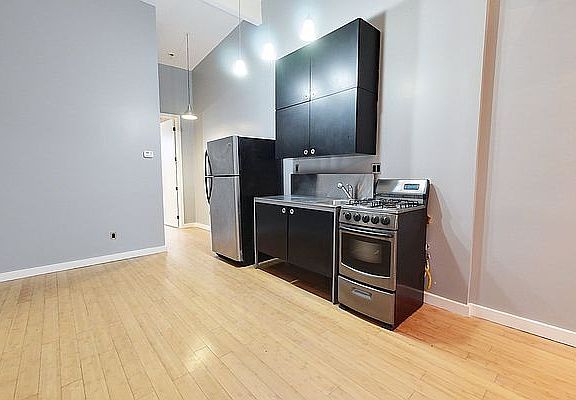 4th image of 1516 Gates Ave #3C
